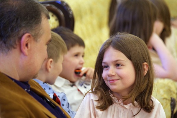 &laquo;Наши дети - это наше богатство&raquo;. Воронежскую многодетную семью наградили почетным знаком
