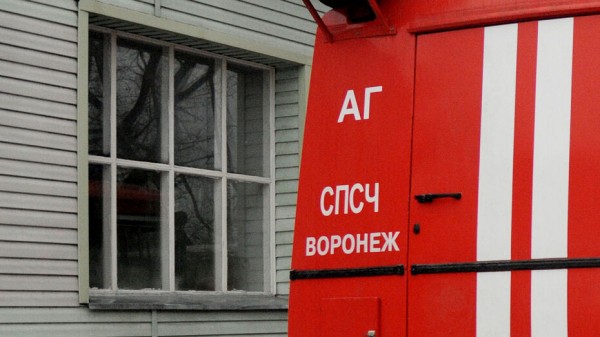 Во время пожара из воронежской 4-этажки эвакуировали 25 человек