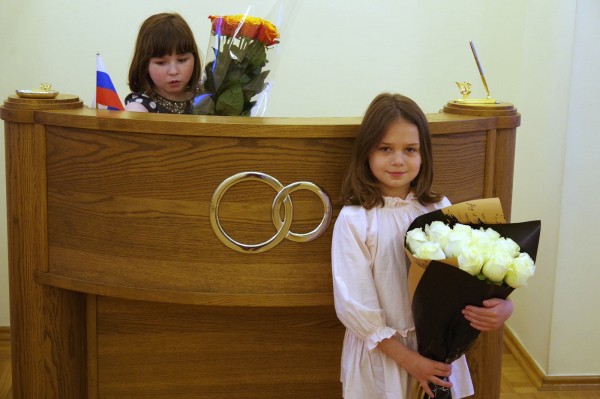 &laquo;Наши дети - это наше богатство&raquo;. Воронежскую многодетную семью наградили почетным знаком