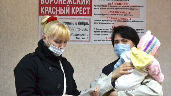 &laquo;Начинаем жить с нуля&raquo;. Воронежским переселенцам из ДНР и ЛНР вручили ваучеры