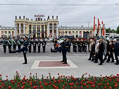 Вадим Кстенин возложил цветы к могиле Неизвестного Солдата на площади Победы