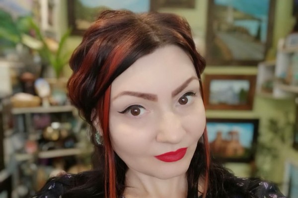 Вспышки мысли, оттенки чувств. Что вдохновляет на свершения воронежскую художницу-самоучку