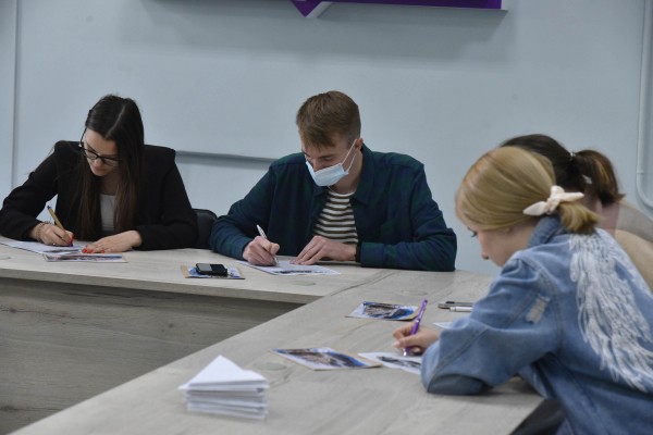 &laquo;Живите долго-долго&raquo;. Воронежские волонтеры присоединились к акции &laquo;Письмо Победы&raquo;