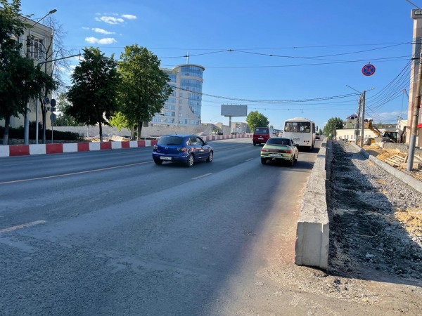 Воронеже завершают реконструкцию путепровода на улице Ленина