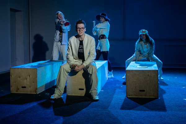 Шекспир и война во Вьетнаме. В воронежском ТЮЗе показали спектакль &laquo;Битвы по средам&raquo;