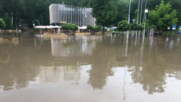 Из-за ливня в Воронеже временно закрыли Центральный парк