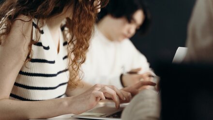 В Воронежской области сотрудница банка избежала тюрьмы за хищение денег у 60 клиентов