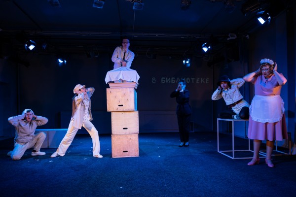 Шекспир и война во Вьетнаме. В воронежском ТЮЗе показали спектакль &laquo;Битвы по средам&raquo;