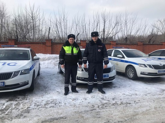 В Воронеже сотрудники Госавтоинспекции экстренно доставили молодого человека в медучреждение