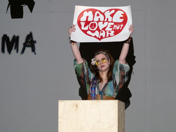 Шекспир и война во Вьетнаме. В воронежском ТЮЗе показали спектакль &laquo;Битвы по средам&raquo;