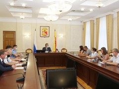 Мэр Вадим Кстенин встретился с горожанами, чьи дома пострадали при аварии на магистральном водоводе