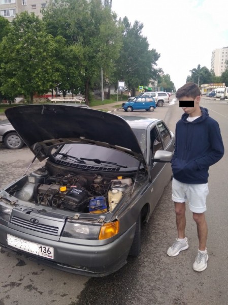 Водителя ВАЗа, накопившего штрафов на 72 тысячи, арестовали за езду без прав