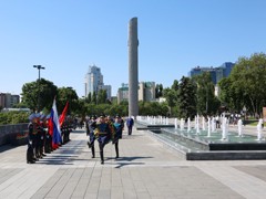 Глава Воронежа Вадим Кстенин принял участие в церемонии возложения цветов и венков к могиле Неизвестного солдата