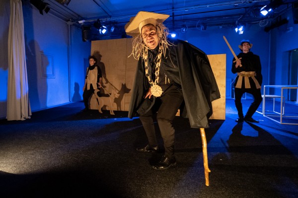 Шекспир и война во Вьетнаме. В воронежском ТЮЗе показали спектакль &laquo;Битвы по средам&raquo;