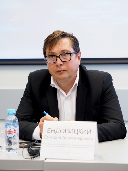 Инертность и алгоритмы: В Воронеже обсудили трудности современного образования