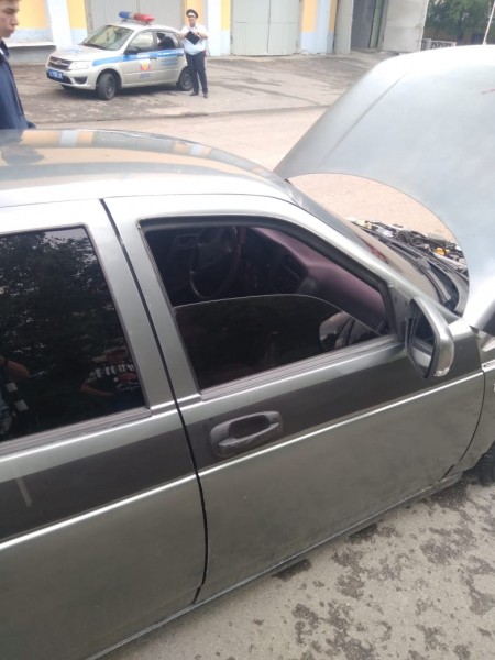 Водителя ВАЗа, накопившего штрафов на 72 тысячи, арестовали за езду без прав