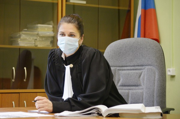 &laquo;Прячется за спины адвокатов и мамы&raquo;. В Воронеже судят участкового за ДТП с 2 жертвами