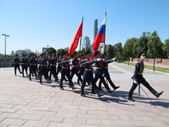Глава Воронежа Вадим Кстенин принял участие в церемонии возложения цветов и венков к могиле Неизвестного солдата