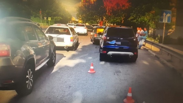 В Воронеже после ДТП на улице Хользунова в больницу отправили 8-летних близнецов