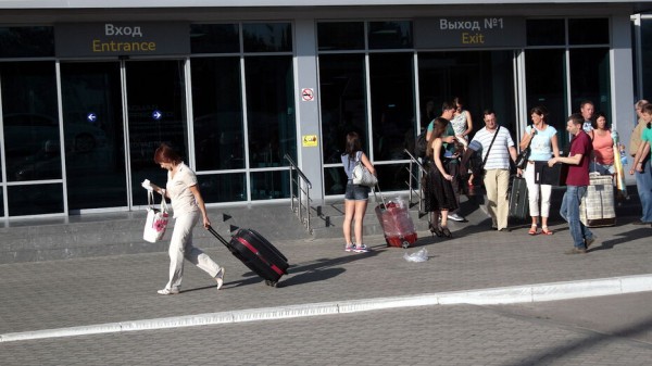 Вернувшимся из-за границы россиянам продлили срок сдачи обязательного теста на ковид