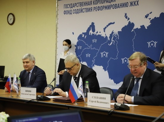 Воронежский губернатор договорился о замене сотни лифтов в многоквартирных домах региона