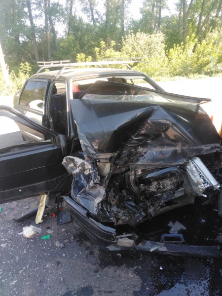 Ехавшая за рулем ВАЗ-2115 автоледи скончалась после столкновения с экскаватором