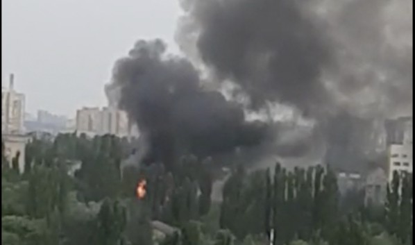 В Воронеже спасатели объяснили, что полыхает в Советском районе