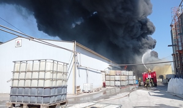 Склады завода ABC Farben полыхают утром в субботу в Воронежской области