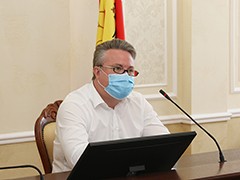 Работу летних лагерей и общегородской выпускной, остановки, ПЗЗ и ряд других вопросов обсудили на планерке мэра Вадима Кстенина