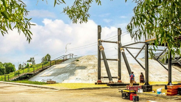 В Воронеже начали монтировать финишную точку троллея над водохранилищем