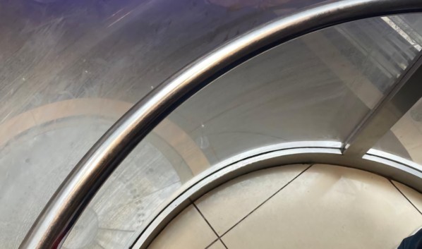 В Воронеже в &laquo;Галерее Чижова&raquo; застрял лифт, наполненный людьми