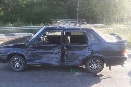 В Воронеже в утреннем ДТП с машиной скорой помощи пострадали 2 человека