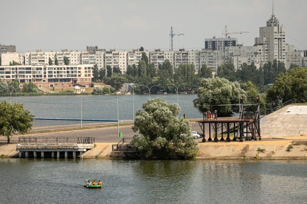 Экстрим или транспорт. Над Воронежским водохранилищем запустили троллей