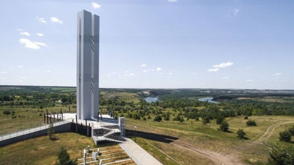 Поврежденную ветром стелу &laquo;Осетровского плацдарма&raquo; приведут в порядок до 15 августа