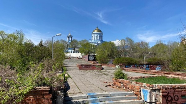 Воронежские коммунальщики снова закрасили арт-объект &laquo;Маятник Фуко&raquo;