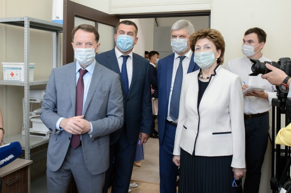 Дерево жизни. В холле детского онкогематологического центра Воронежа &laquo;вырастет&raquo; яблоня