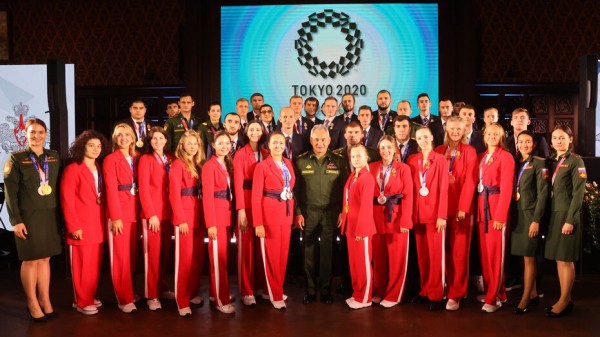 Министр обороны РФ вручил медаль воронежской гимнастке