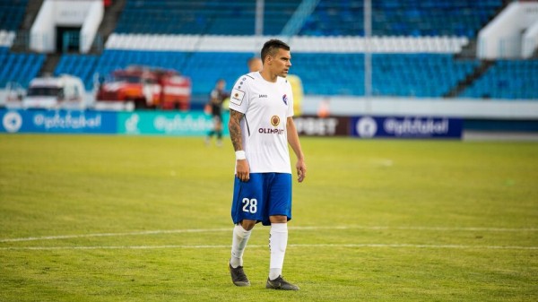 Игрока воронежского &laquo;Факела&raquo; оштрафовали за общение с болельщиками