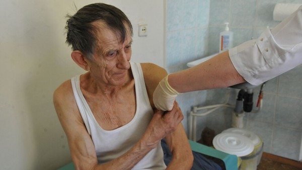 &laquo;Спутник Лайт&raquo; разрешили использовать для ревакцинации людей старше 60 лет