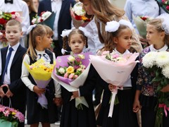 Вадим Кстенин поздравил школьников с Днем знаний