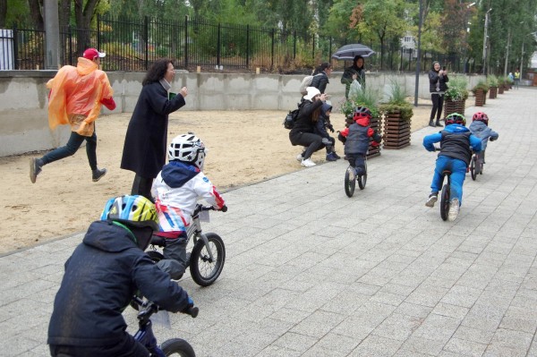 Маленькие чемпионы. В воронежском парке &laquo;Дельфин&raquo; прошли гонки на беговелах и велосипедах