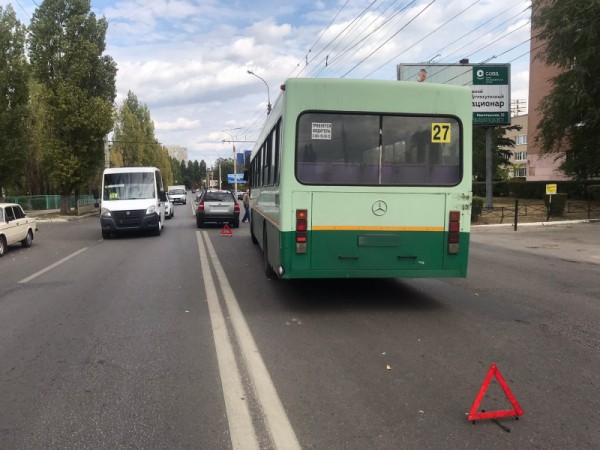 В Воронеже на улице Маршака автобус №27 столкнулся с кроссовером