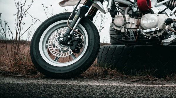 Под колеса иномарки в Воронеже попал 15-летний подросток на мопеде