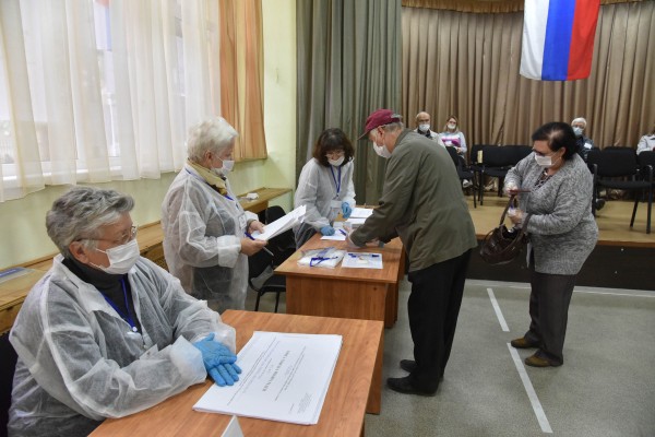 В масках и под камерами: как в Воронеже проходит первый день голосования