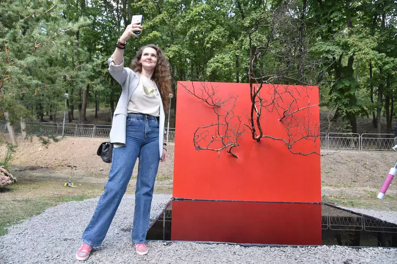 На &laquo;Городе-саде&raquo; воронежцам показали взлетающий дом и мост-хижину