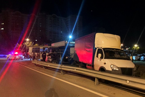 Иномарка с пьяным водителем врезалась в ПАЗ и &laquo;Газель&raquo; в Воронеже: погиб человек