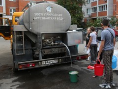 Мэр Воронежа лично контролирует ход работ по устранению утечки на водоводе на ул. Урывского