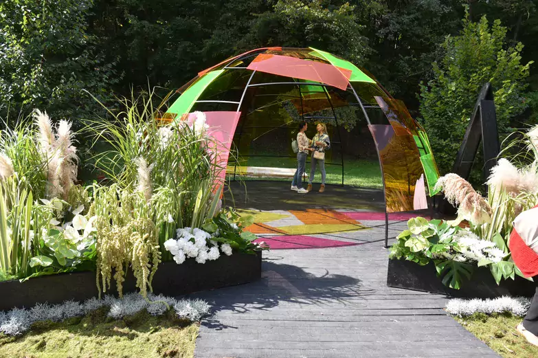 На &laquo;Городе-саде&raquo; воронежцам показали взлетающий дом и мост-хижину