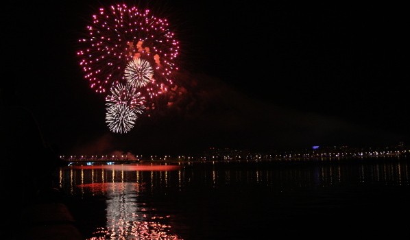 С 435-летием! Прогремел салют, приуроченный ко Дню города Воронежа, появилось видео