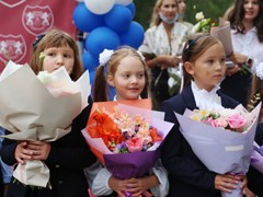 Вадим Кстенин поздравил школьников с Днем знаний